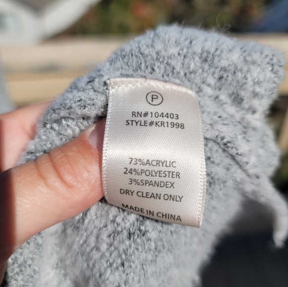 J.O.A HIGH LOW GRAY SWEATER, W TIE BELL SLEEVE DETAIL, SZ SMALL - Picture 7 of 13